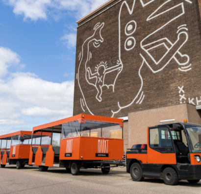 Markt Centraal Express, het oranje treintje van Markt Centraal, bij Food Center Amsterdam